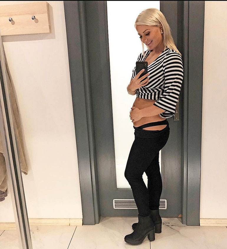Rita Niemi-Mannisen vauvamaha on ruvennut jo kasvamaan.