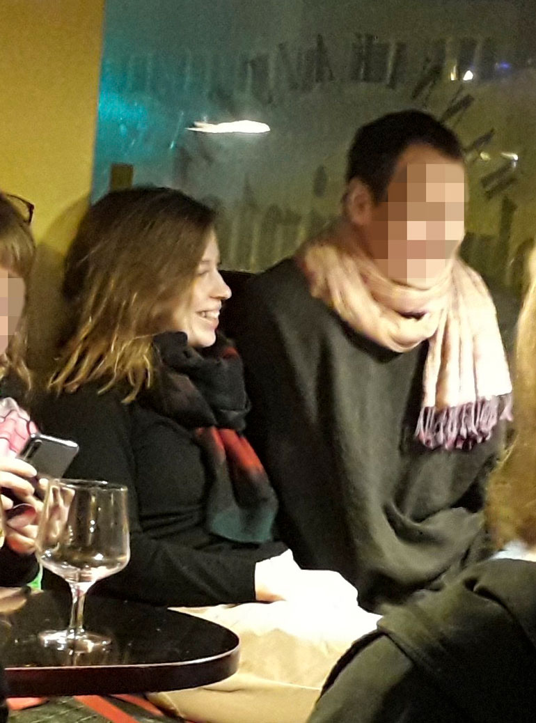 Li Andersson ja kaulahuivimies Turussa.