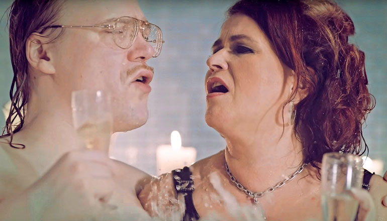 Meiju esiintyi Stigin kanssa kappaleesta tehdyllä musiikkivideolla.