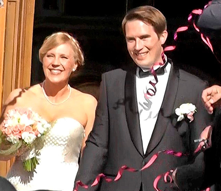 Vappu ja Teemu menivät naimisiin vuonna 2013 Helsingin Uspenskin katedraalissa.