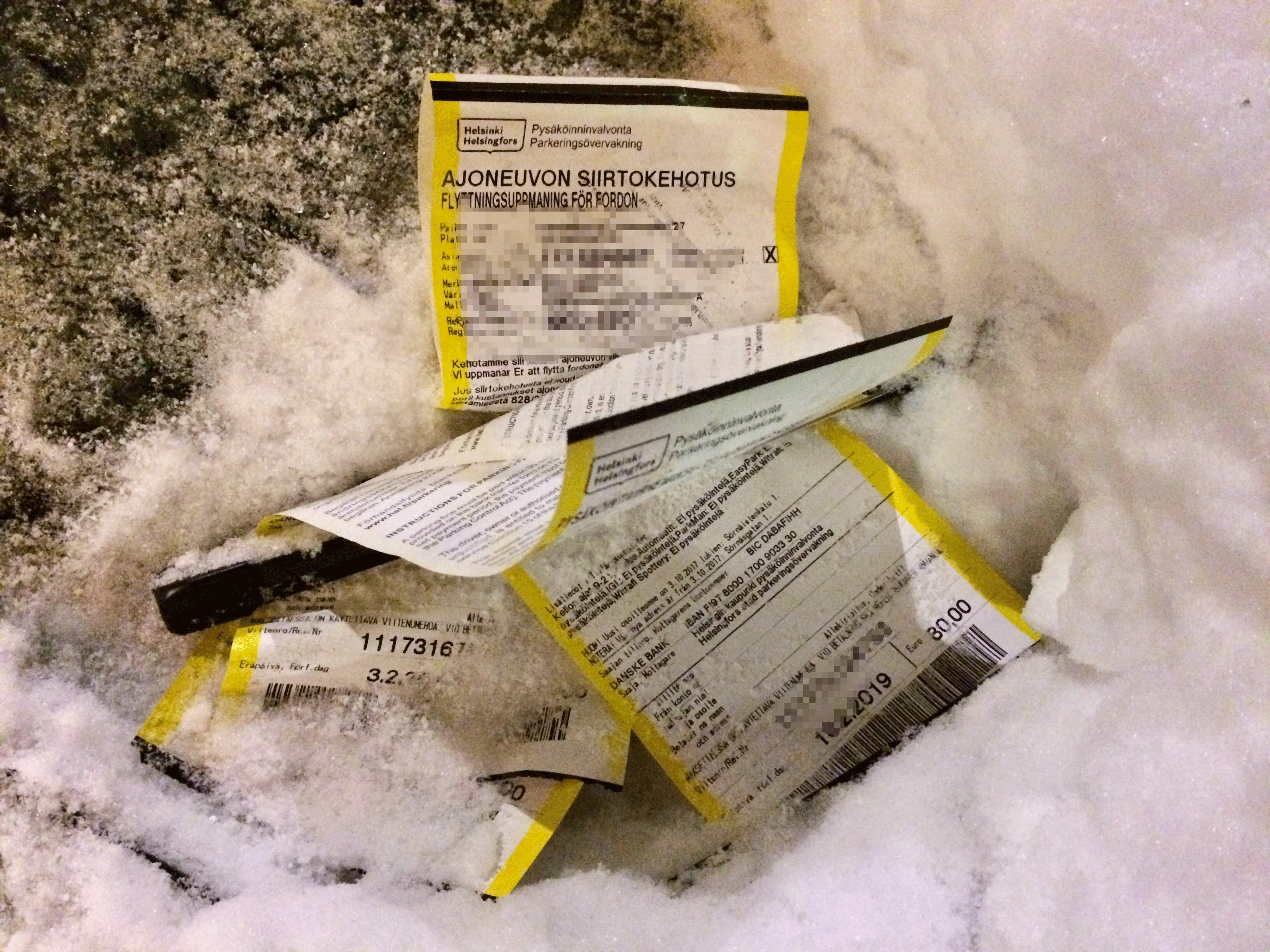 Enbusken öky-Bemari on yhtä lailla hautaantunut myös sakkolappuihin.