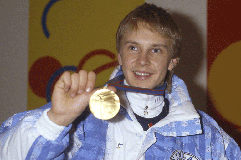 Kolmen kultamitalin Matti Nykänen putsasi palkintopöydän Calgaryn talviolympialaisissa 1988.