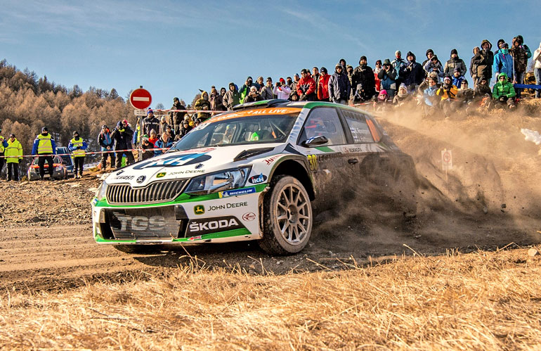 Bensaa suonissa! Skoda WRC2-tehdastallin Kalle Rovanperä kaasuttelee jo 18-vuotiaana rallin MM-radoilla.