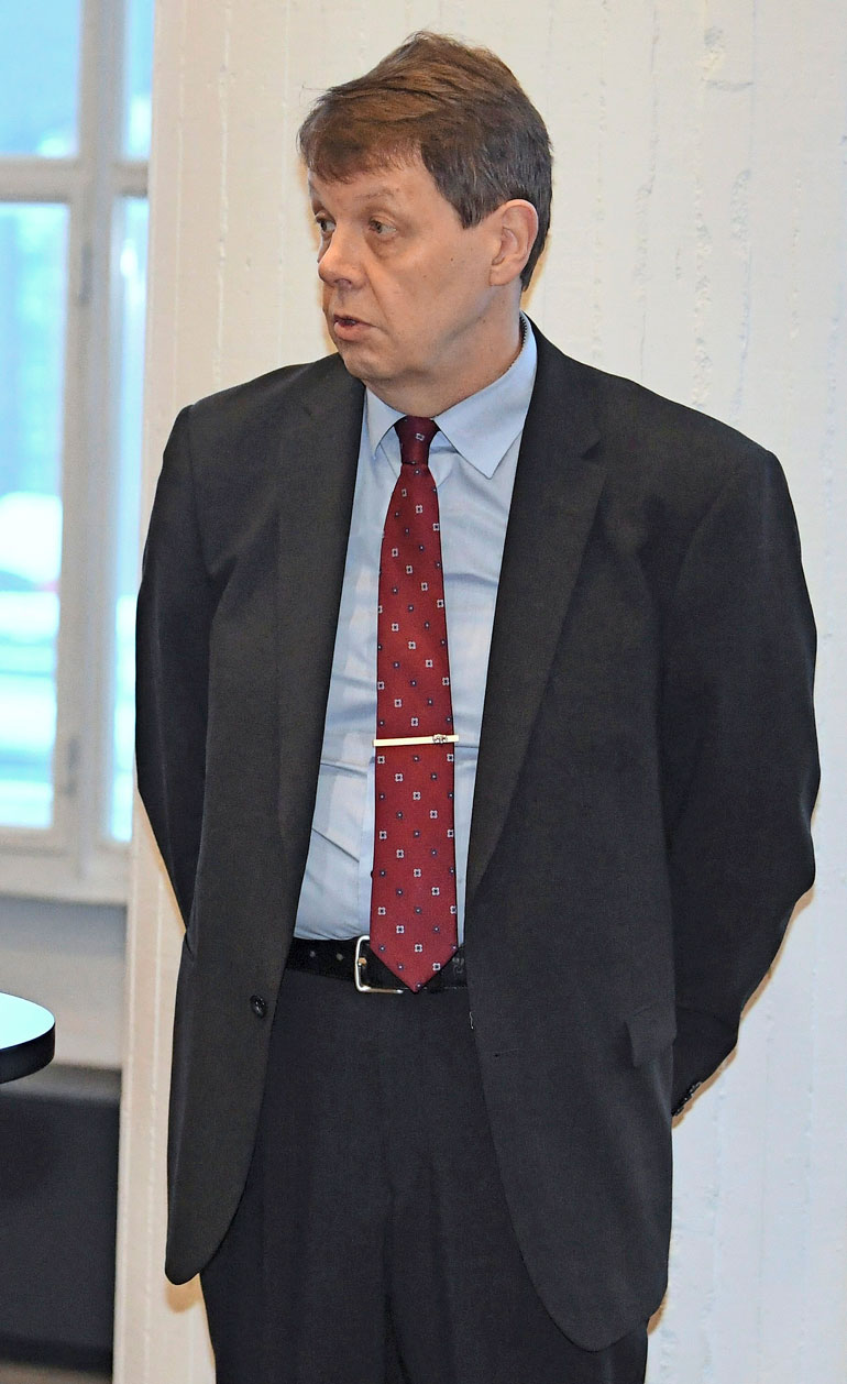 Jukka Haavisto ei enää vastannut, kun Seiska kysyi häneltä, miksi varaston etsinnän sallivaa määräystä ei ole koskaan näytetty Väyryselle.