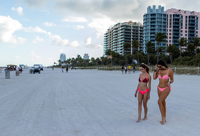 Claudia ja Cloe South Beachilla