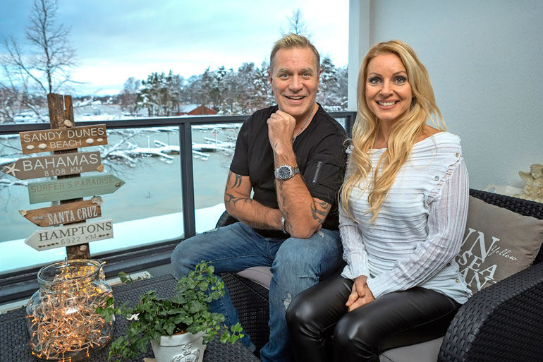  Virpillä oli riitaisa ero ex-miehensä Tauskin kanssa. – En olisi halunnut käsitellä asioita lehtien sivuilla. Se oli tapani puolustautua, kun toinen alkoi kertoa omia tarinoitaan, Virpi sanoo.