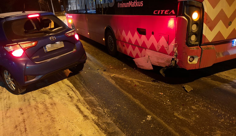 Petra Kapasen auto kolarissa.