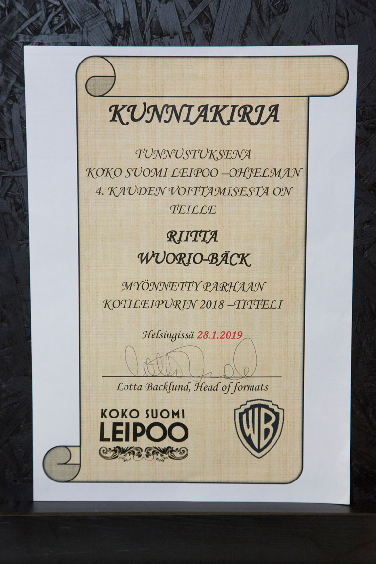 Riitan kahvilan paraatipaikalla on Koko Suomi leipoo -voitosta saatu kunniakirja.