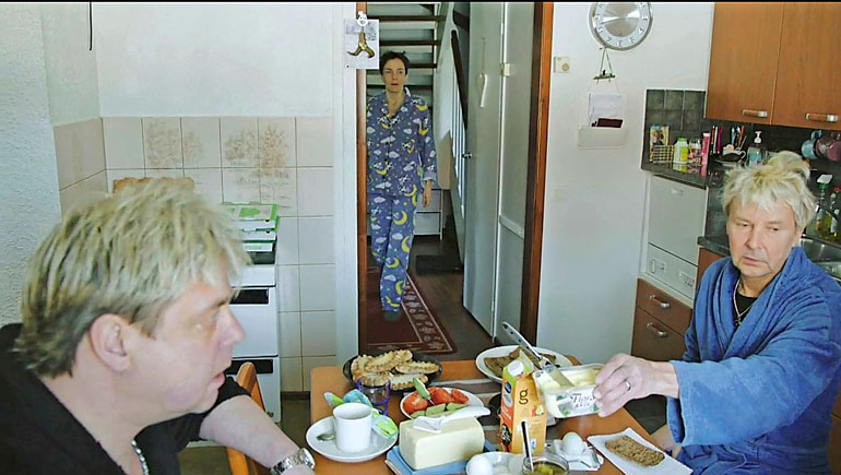 Ari nähtiin Yökylässä Maria Veitola -ohjelmassa, kun Maria vieraili Nykäsillä.