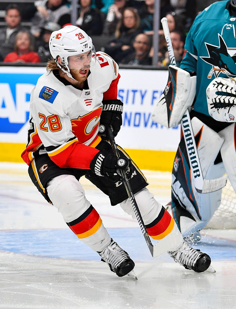 Elias Lindholm nakutteli Calgary Flamesin liekkipaidassa kuluvalla kaudella peräti 78 tehopistettä.