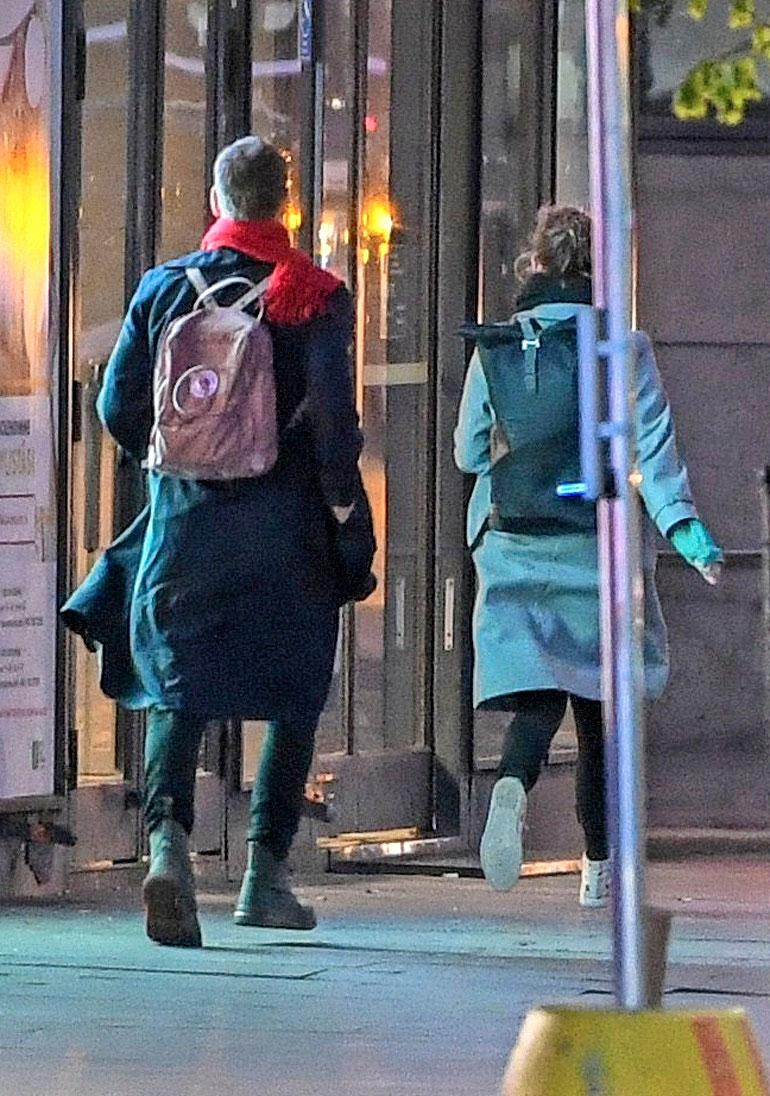 Helsingin keskustan Sokoksen kulmalla pari päätti juosta paparazzia karkuun – Li edellä, mies perässä.