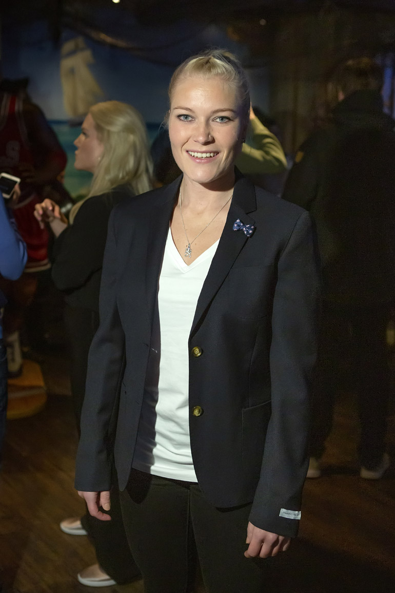 Noora Räty MM95 Loungessa ravintola Hookissa.