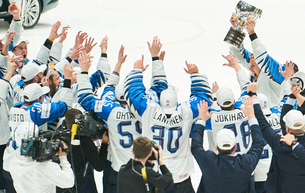 SUOMI ON UUSI MAAILMANEMSTARI, HEI! MAAILMANMESTARI, HEI!