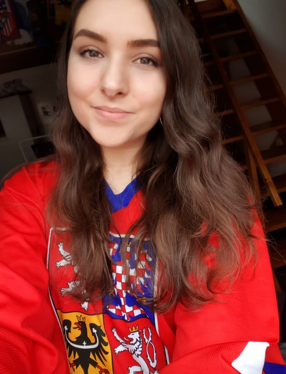 Prahalainen Ilona Blazkova kertoi, miltä Kaapo Kakko kuulostaa tshekkien korvaan.