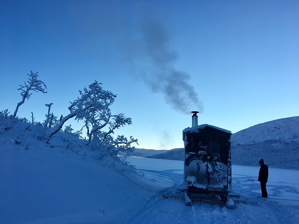 Tältä näyttää Aki Huhtasen saunapilkkimökki.