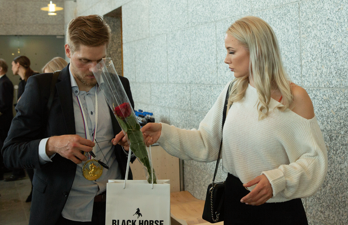 Juhani Tyrväisen Aada-rakas on näyttävä lahtelaisblondi.