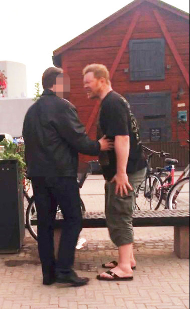  Janne Niinimaa ei ollut pysyä tolpillaan ikävän välikohtauksen jälkeen.