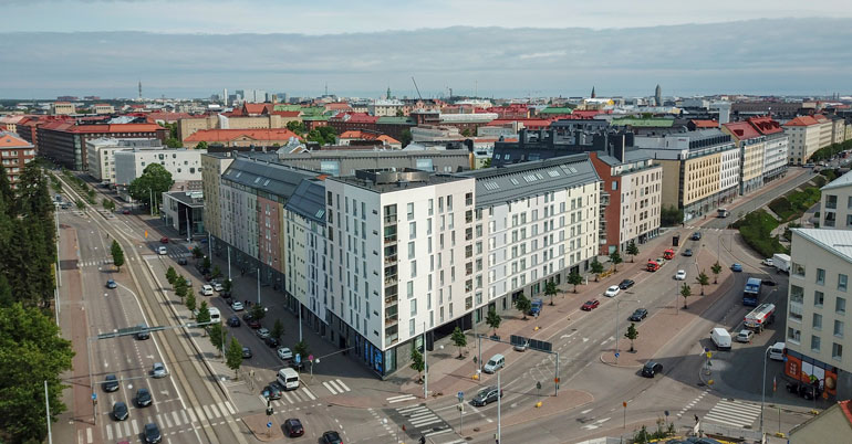 Joel Harkimo ja Janni Hussi ostivat yhteisen asunnon.