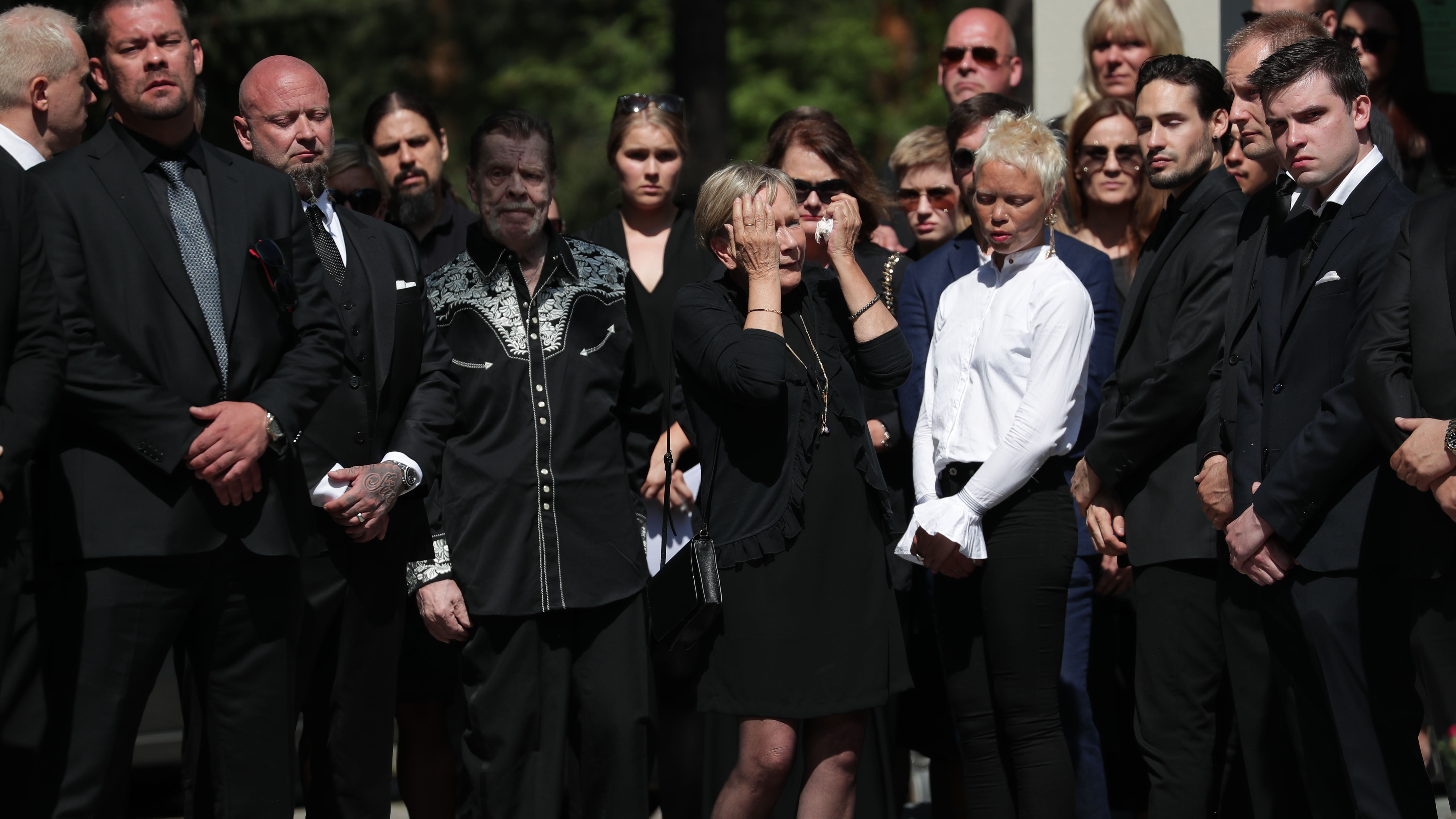 Vesa Matti Loiri Ja Riitta iti Saattoivat Poikansa Joonaksen 