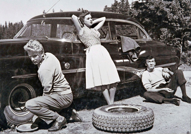 Nina ja Erik (1960) oli Pirkon mielestä hyvä yritys tehdä nuorisojengikuvausta, mutta replikointi ontui. – Oli olevinaan rohkeaa, kun minua kuvattiin takaa kävellessäni nakuna saunasta uimaan.