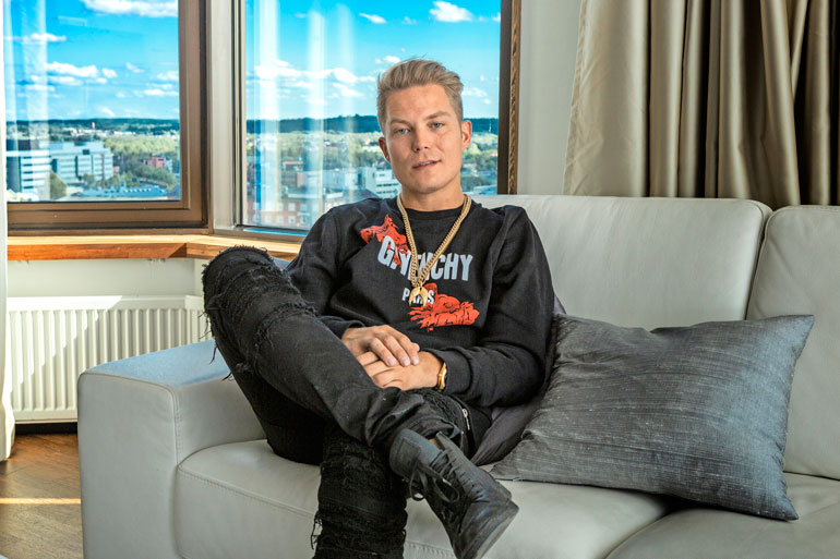 Cheekin firma on sijoittanut varojaan muun muassa arvopapereihin, joita Liiga Musicilla on yli 900 000 eurolla.