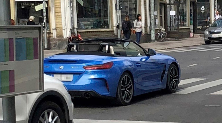 Robin ja auto Turussa.