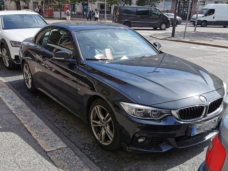 Seiskan lukijan kuva kertoo kolaroidun BMW:n olleen varsinainen sakkorysä.