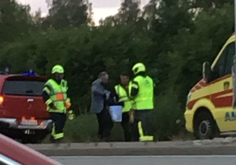 Tuomaksen ajomatka päättyi sähkötolppaan ja ojaan.