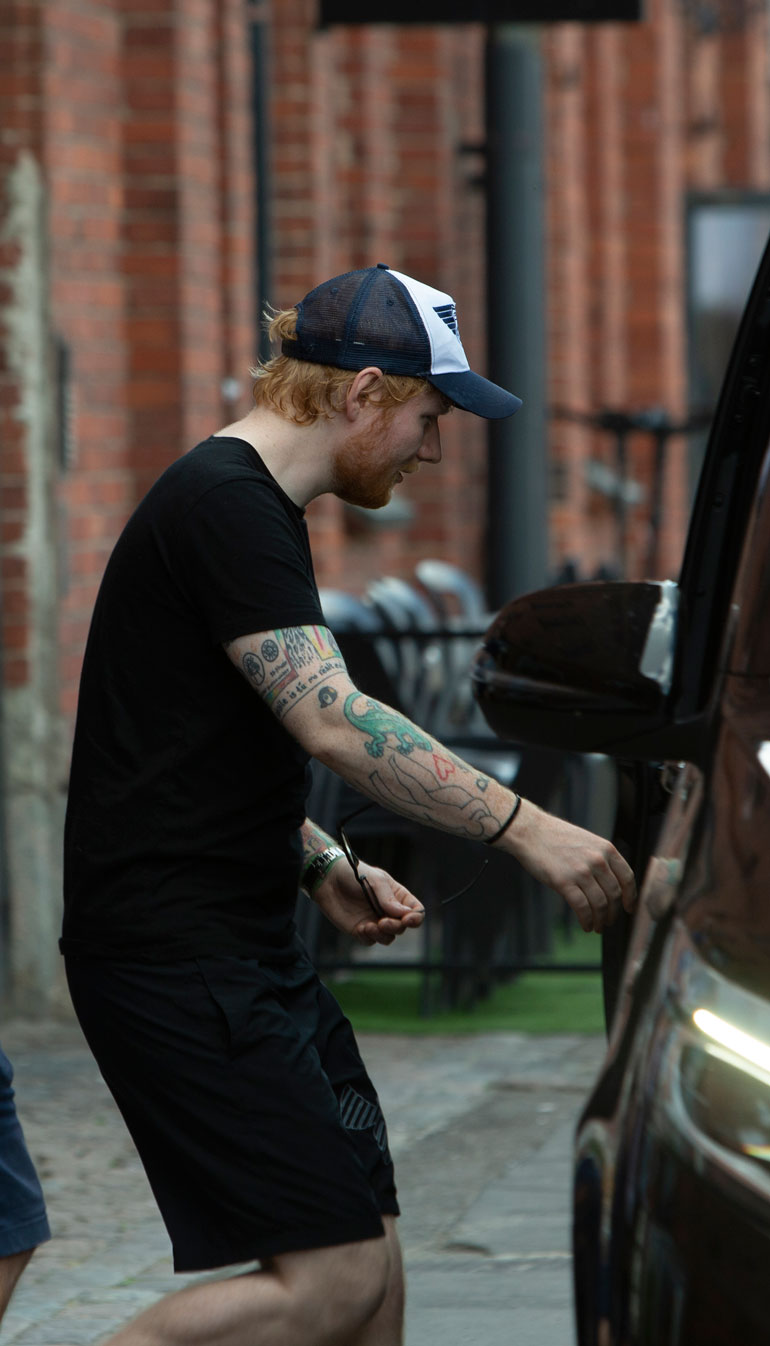 Ed Sheeran tienasi viime vuonna jopa 45 miljoonaa euroa.