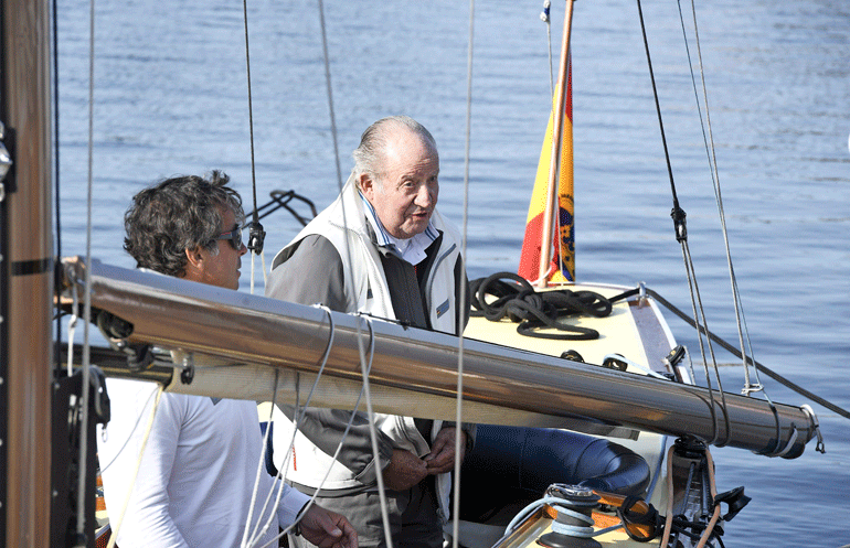 Juan Carlos, 81, tunnetaan kovana purjehdusmiehenä. Hän viihtyi Hangossa rennoissa tunnelmissa ja intoutui käymään saksalaismarketti Lidlissäkin seurueineen.