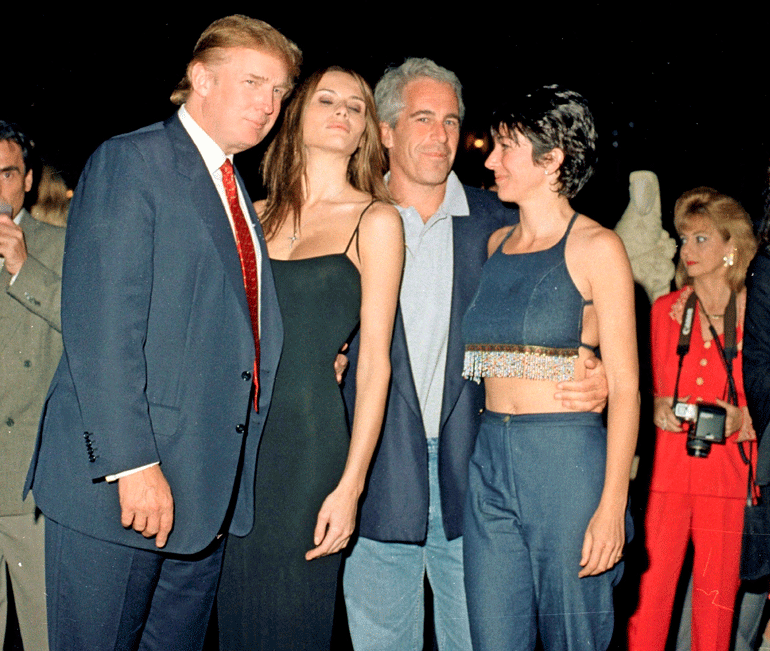 Donald Trump juhli tyttöystävänsä, myöhemmän vaimonsa Melanian sekä Epsteinin ja tämän brittiseuralaisen kanssa vuonna 2000.