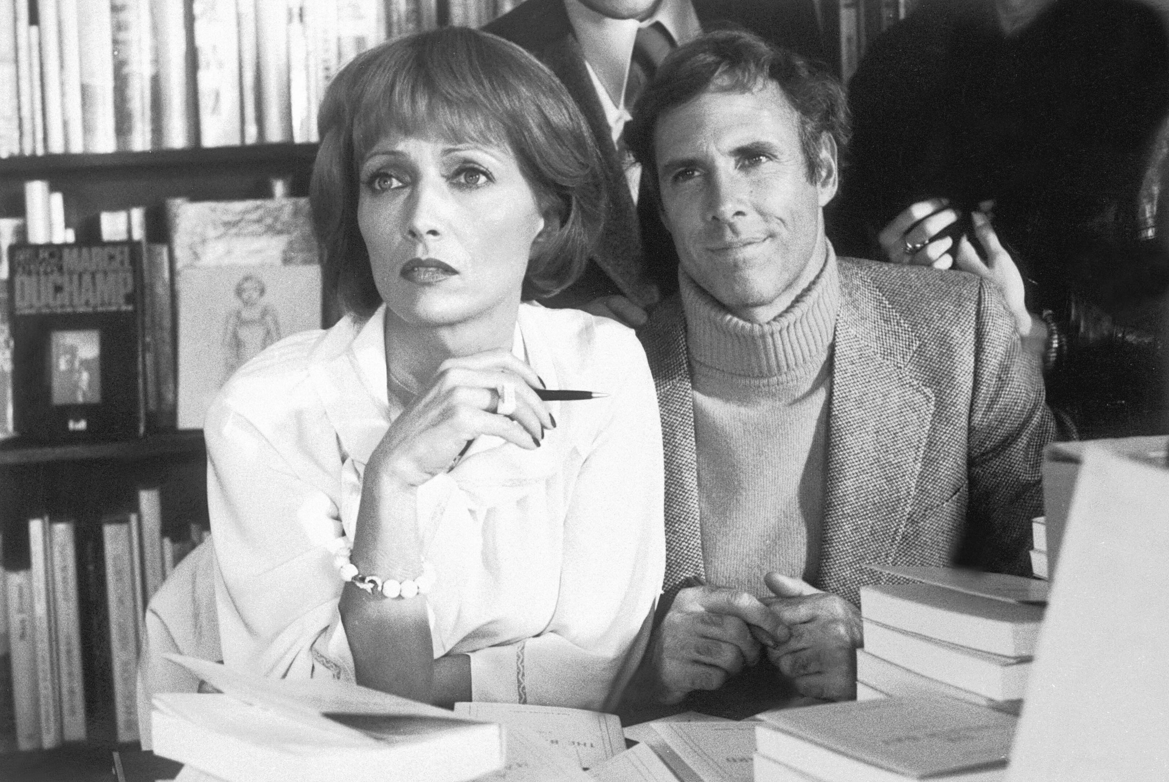Stéphane Audran ja Bruce Dern kuvattuna Claude Chabrolin elokuvassa The Twist vuodelta 1976.