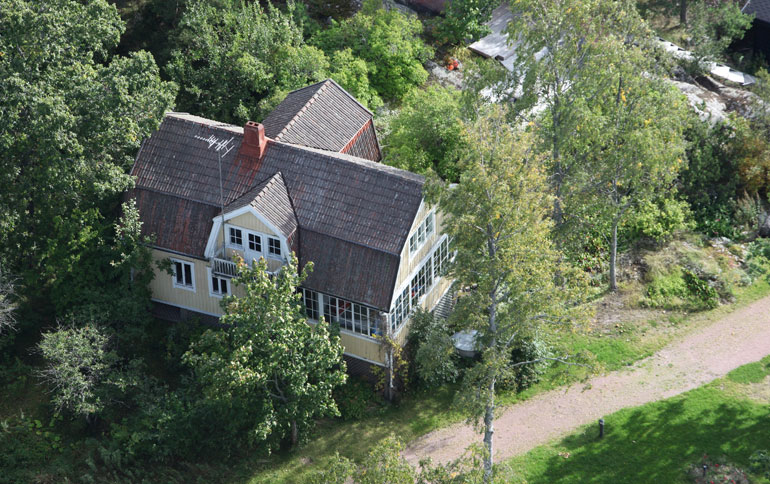 Tältä vanha huvila näytti 10 vuotta sitten, kun Seiska kuvasi sen helikopterista.