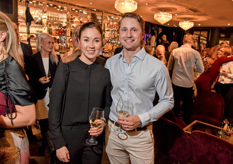 Laura meni naimisiin Tommi Huovisen kanssa vuonna 2015.