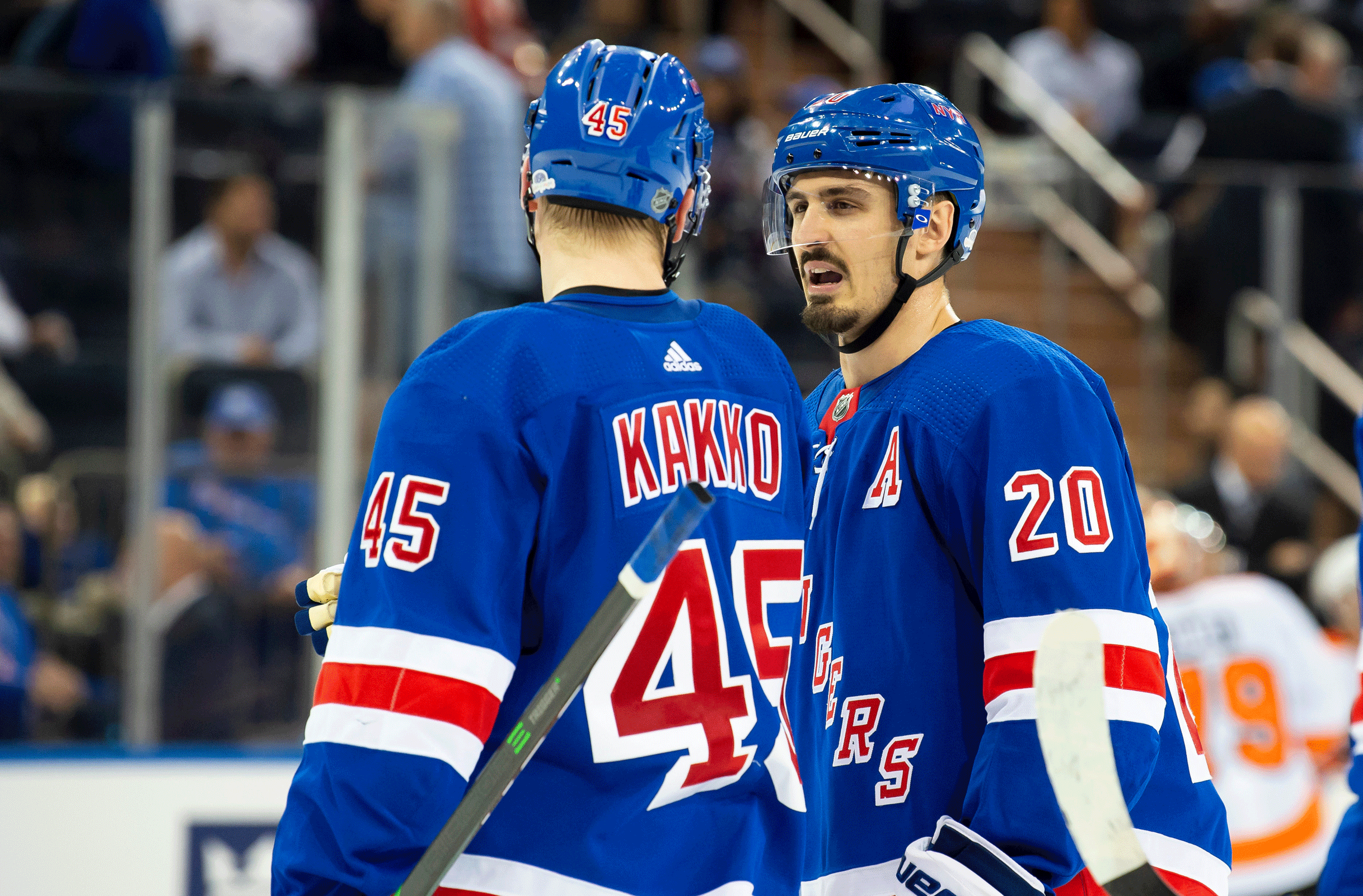 Kaapo Kakko & Chris Kreider juonivat NHL-avausottelussa Winnipeg Jetsiä vastaan.