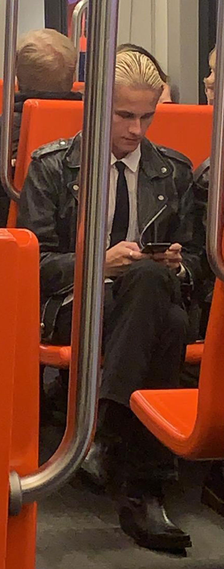 Hemmo Karja metrossa.