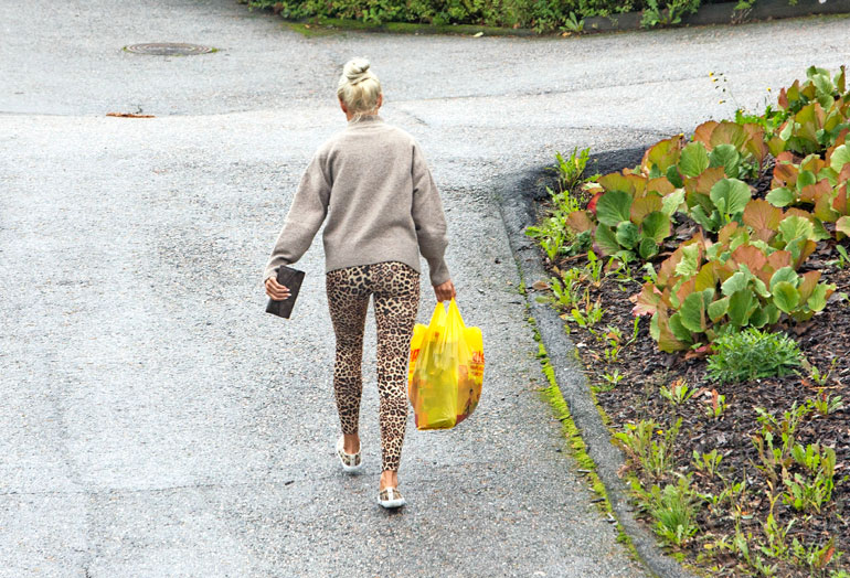 Maisalla ei ollut sormusta nimettömässään salarakkaansa luona..