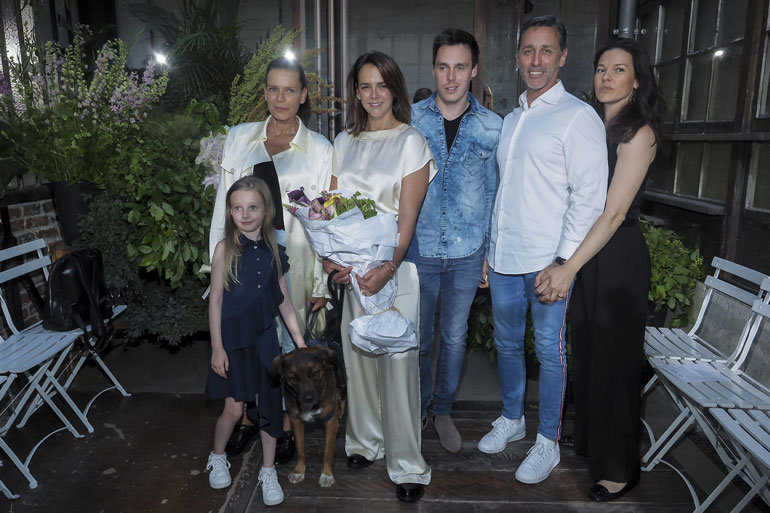 Ex-pari Stephanie ja Daniel ovat poseeranneet perhepotreteissa viime aikoina ahkerastikin. Ensin oli Louis-pojan häät ja sitten Paulinen vaatemalliston lanseeraus.