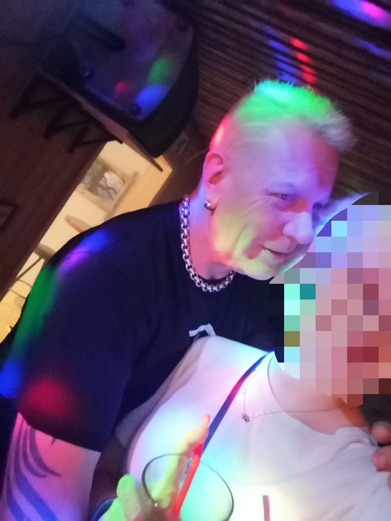 Tauski tarjoutui yöseuraksi.