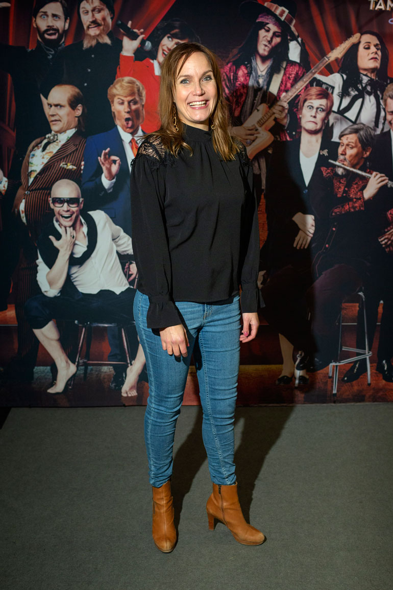 Niina Lahtinen edusti Jarkko Tamminen Show´n ensi-illassa.