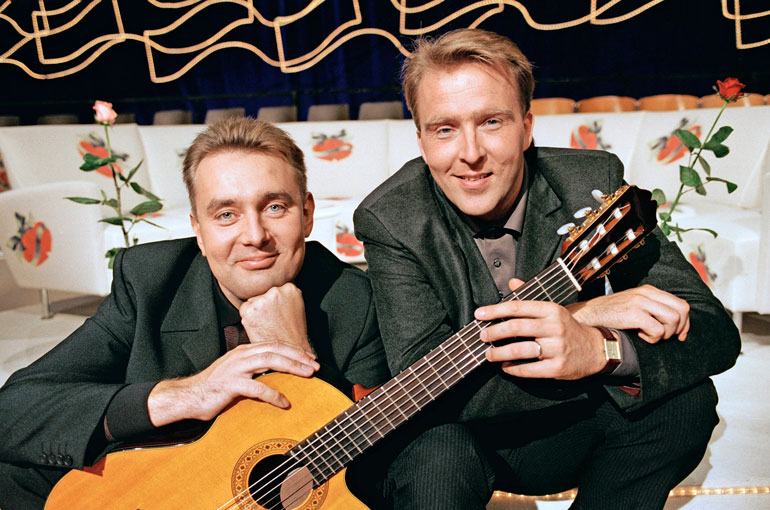 Tyylinäyte joulukuulta 1999, jolloin Timon Tuttu juttu -ankkuriparina oli vielä Joel Hallikainen.
