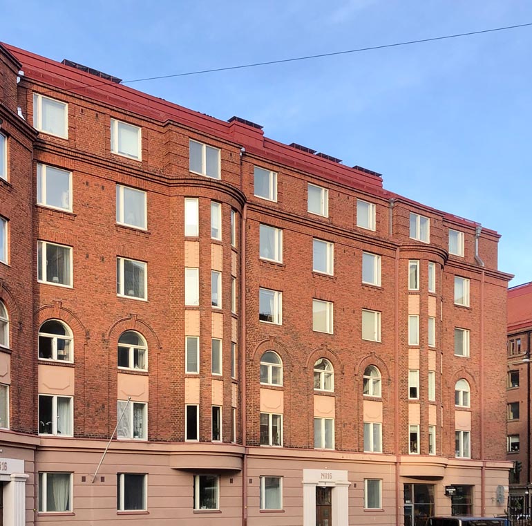 Kohupari asui Tiinan luona 120 neliön kolmiossa. Tuomas on nyt muuttanut uuteen osoitteeseen.
