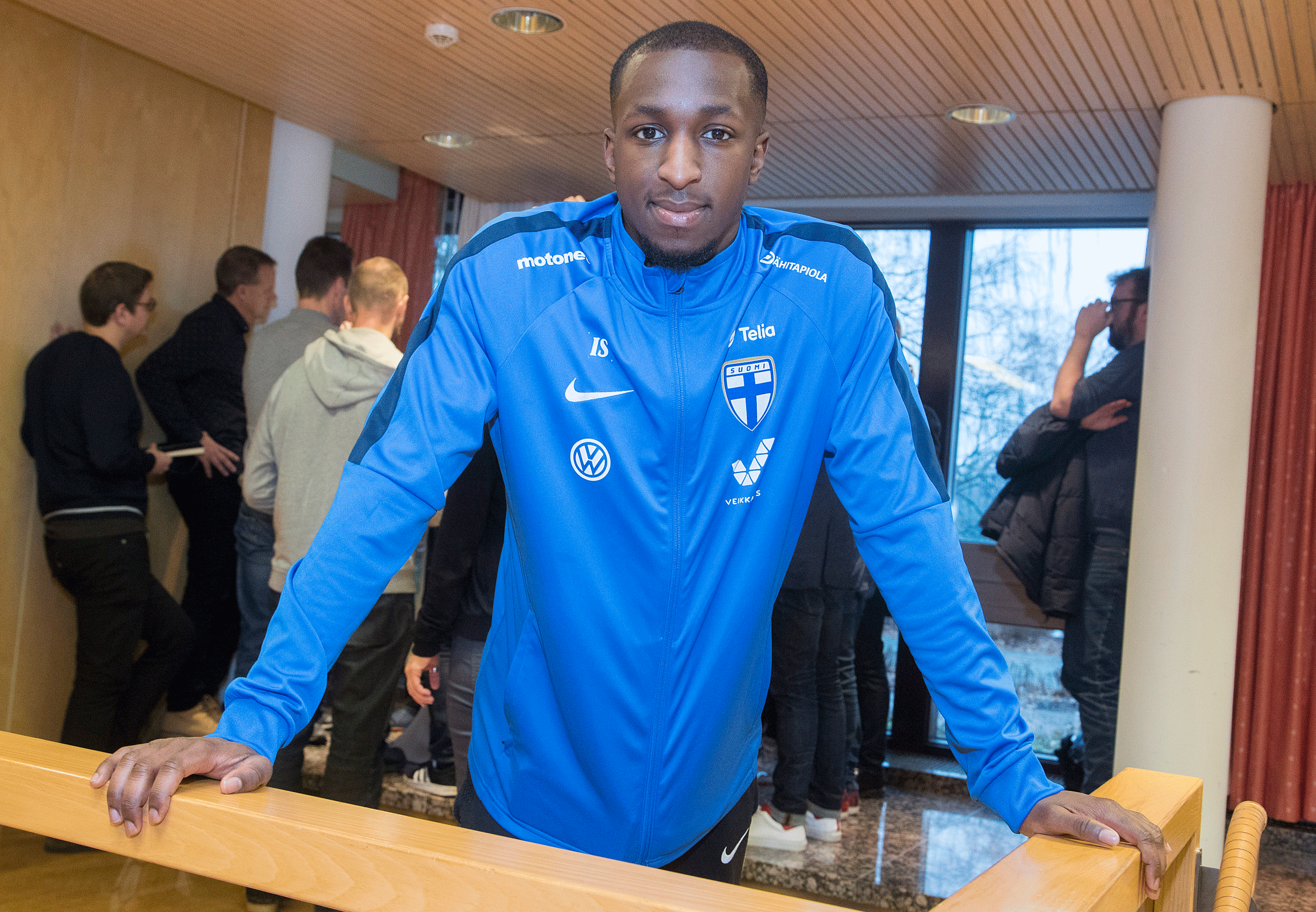 - Olen innoissani, mutten lainkaan hermostunut. Toivottavasti saamme homman hoidettua, Glen Kamara ennakoi huippujännittävää EM-karsintamatsia.