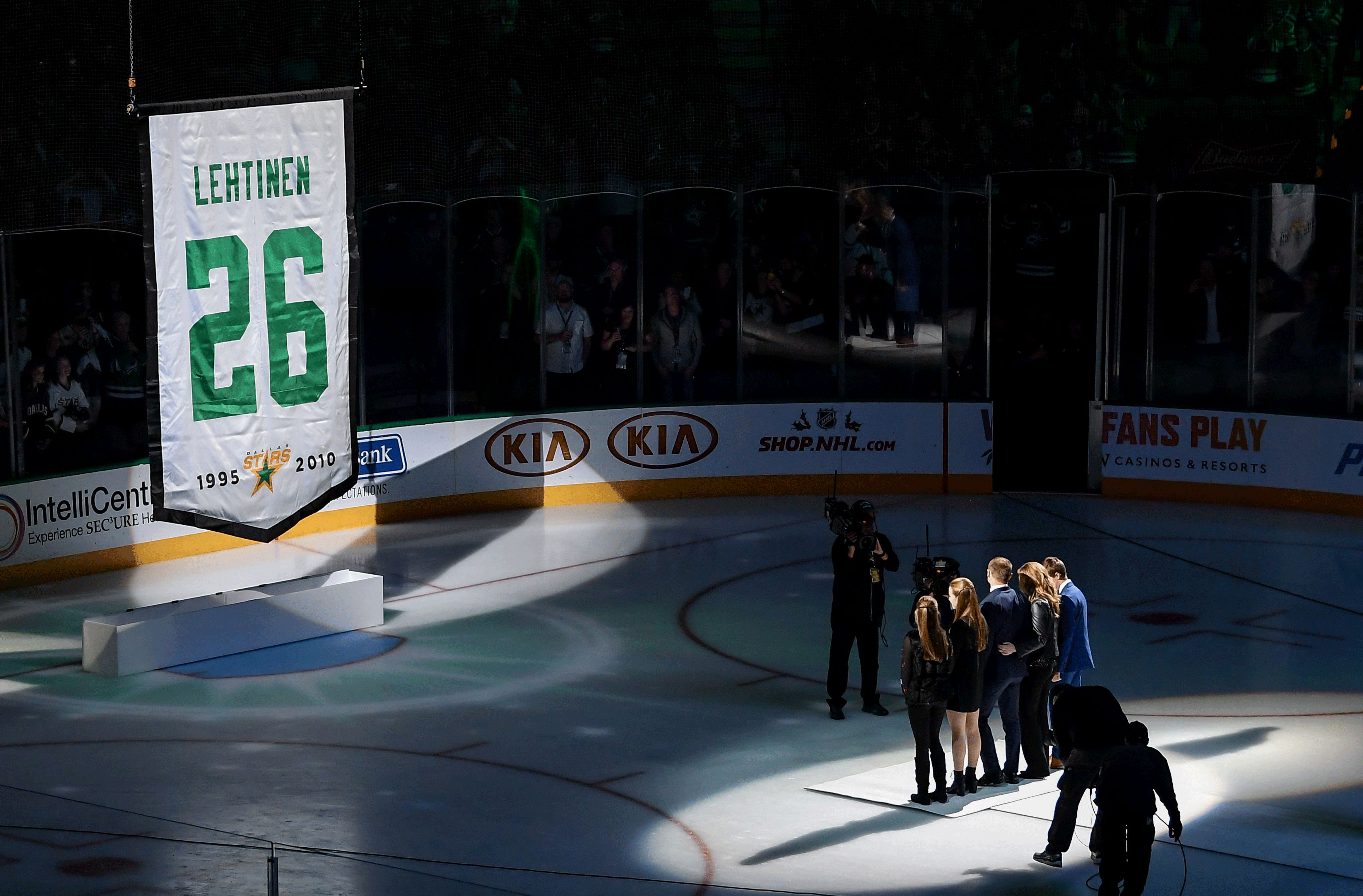 Jere Lehtisen numero 26 hinattiin Dallas Starsin kotipyhätön American Airlines Centerin kattoon syksyllä 2017.