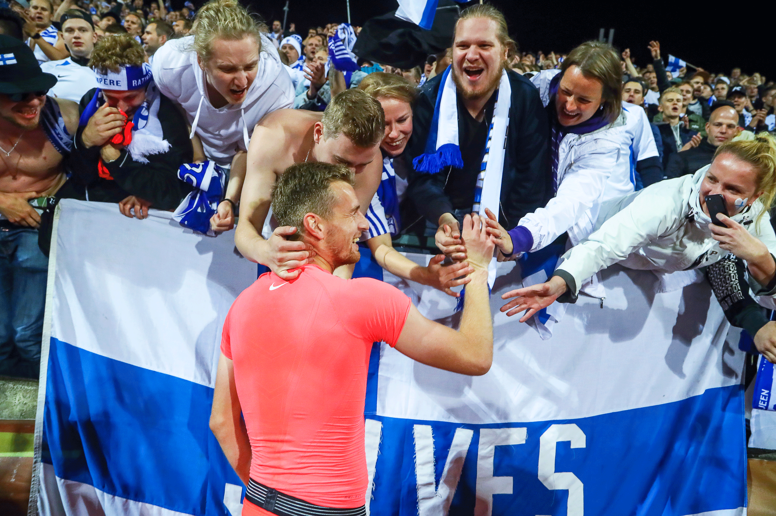 Lukas Hradecky on antanut EM-karsinnoissa Huuhkajien kannattajille runsaasti syytä riemuun.