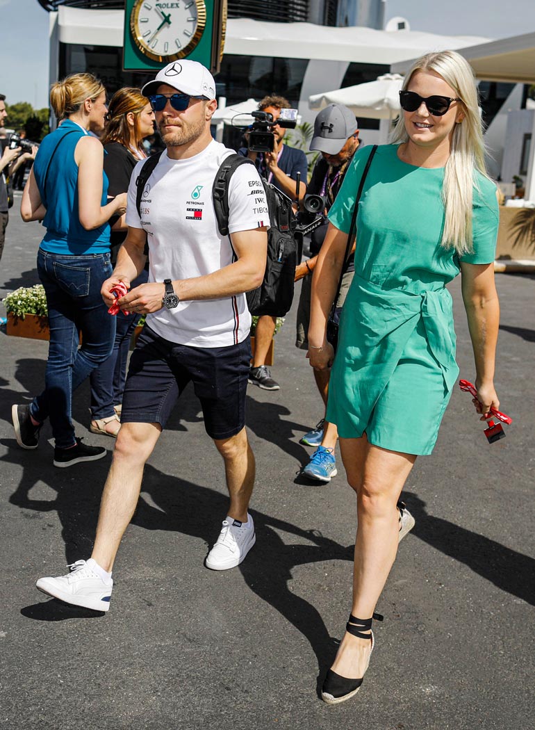 Emilia on ollut tuttu näky formulavarikoilla. Hänen tyyliään ja kauneutta ylistettiin lehdistössä joka puolella maailmaa.