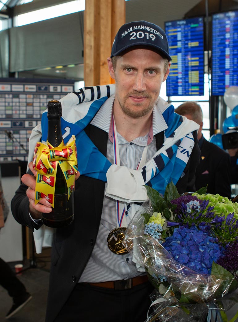 MM-kullan Leijonille ratkaissut Marko "Mörkö" Anttila pääsee kauhomaan presidentinlinnan boolimaljaa.