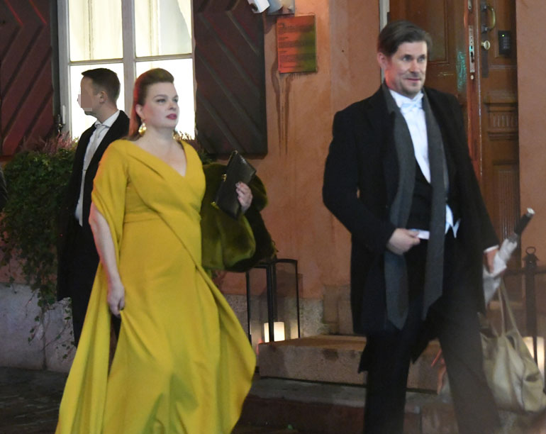 Elina Knihtilä ja Tommi Korpela pääsivät mukaan kohuministerien salabileisiin.