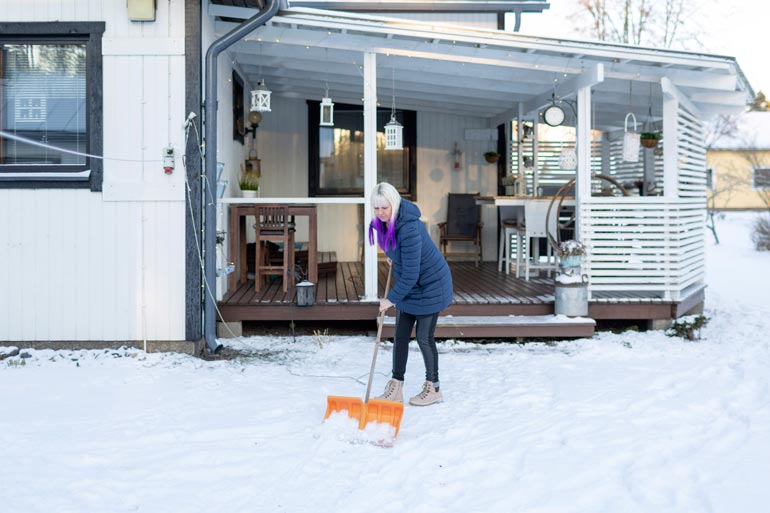 – Matti puuhasi koko ajan jotain, teki lumitöitä tai haravoi. Sanoinkin kerran, että nyt vaihdan nuo Duracell-paristot Pirkkaan, Pia naurahtaa.