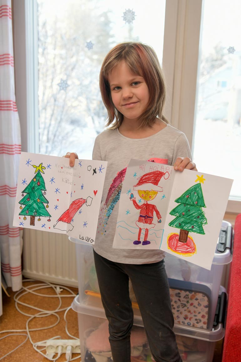 Laura, 8, on tehnyt Seiskan tontuille hienon kortin: ”Kiitos, kun kävitte!”